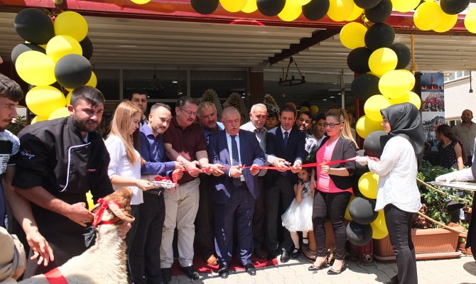 By Yaşar Steak House açıldı