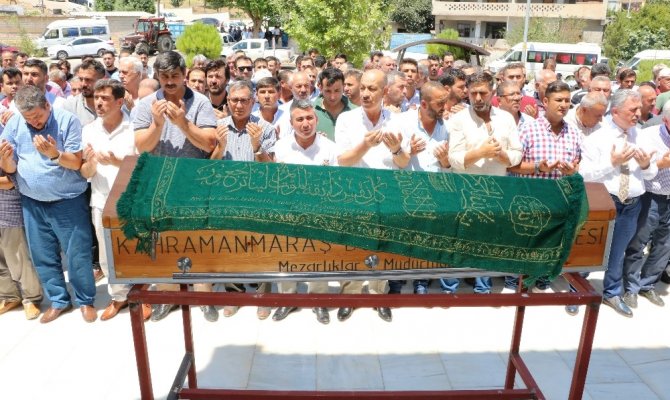 Öldürülen başkan toprağa verildi