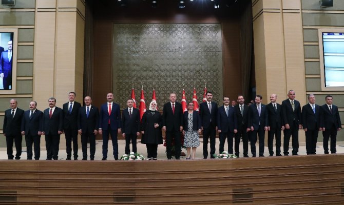 Yeni kabinenin bakan yardımcıları belli oldu
