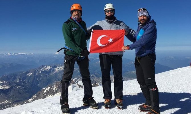 Kahramanmaraşlı dağcı Alplerin zirvesinde