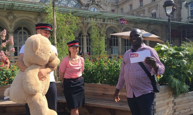 Trende doğan bebeğe 25 yaşına kadar bedava yolculuk