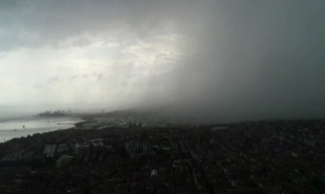 Kara bulutlar havadan görüntülendi