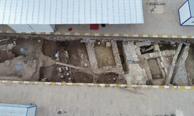 Haydarpaşa’da rayların altından tarih fışkırdı