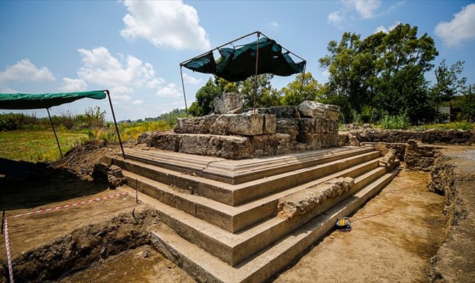 İlk kadın başkanın anıt mezarı gün yüzüne çıkarılıyor