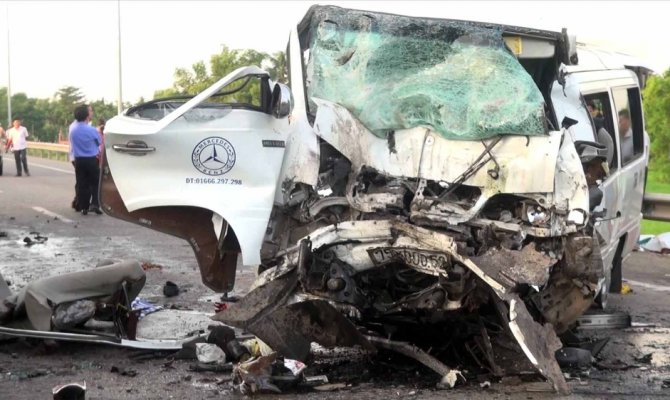 Feci kaza damat dahil 13 kişi öldü !