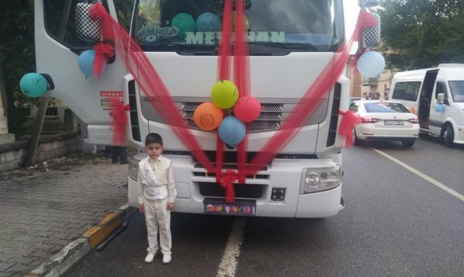 Nakliyeci tırını sünnet arabası yaptı
