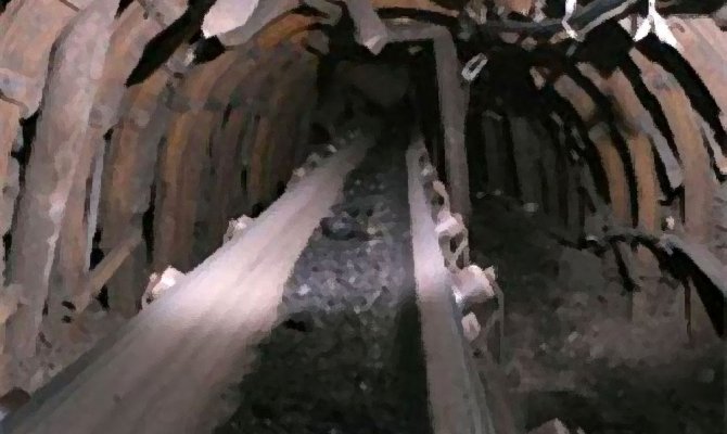 Maden ocağı önünde heyelan: 4 kişi mahsur kaldı