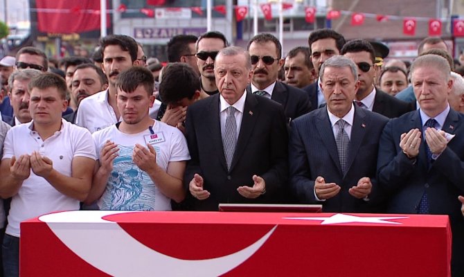 Şehit anne ve bebeğine veda