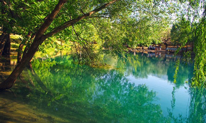 Kahramanmaraş'ın "gizemli gölü" ziyaretçilerini büyülüyor