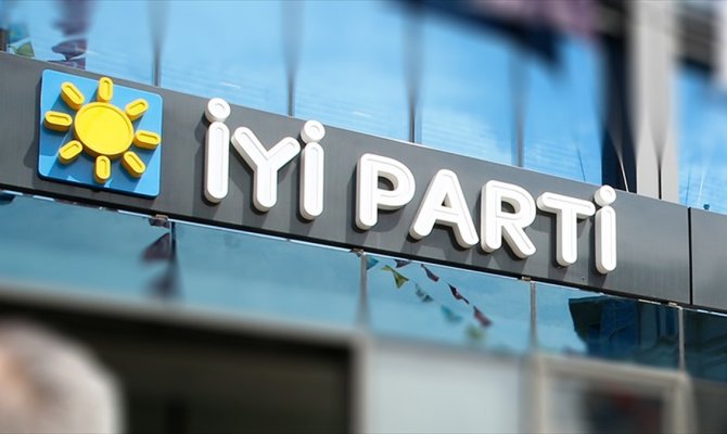 İYİ Parti'nin üç kurucu üyesi istifa etti