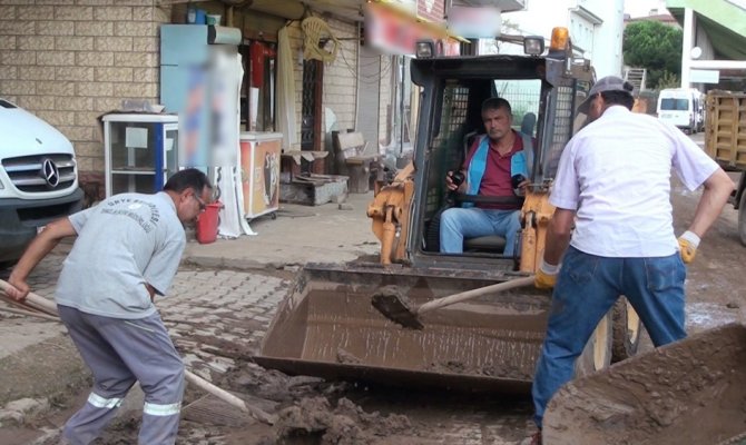 Sel sonrası yaralar sarılıyor