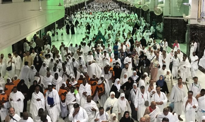 Müslümanlar Kâbe’ye akın etti