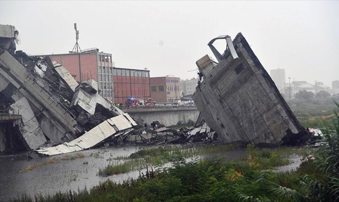 İtalya'da otoyol köprüsü çöktü: 11 ölü