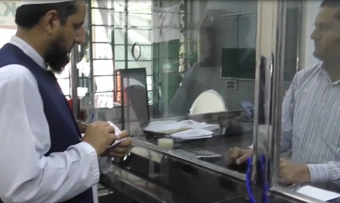 Pakistanlılar Türkiye'ye destek için Türk lirası alıyor