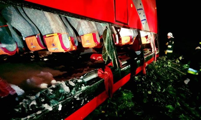 Polonya’da tur otobüsü kaza yaptı: 3 ölü, 51 yaralı