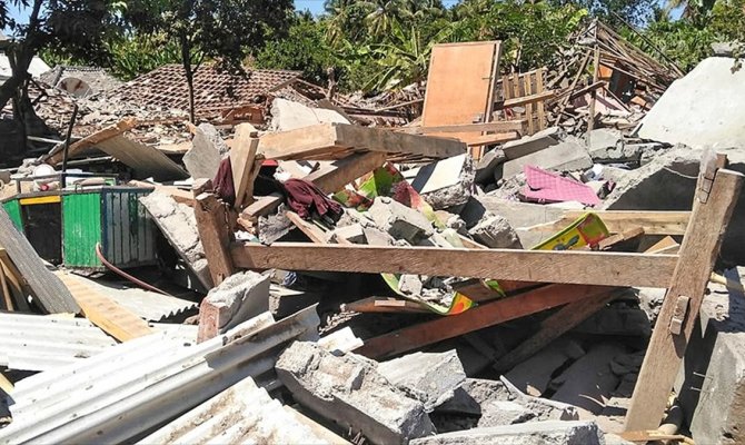 Endonezya'daki depremlerde 506 kişi öldü