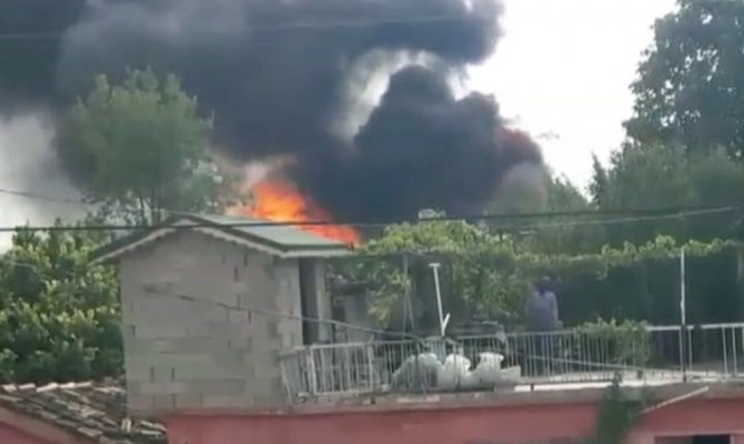 Mangal ateşi 4 evi yaktı