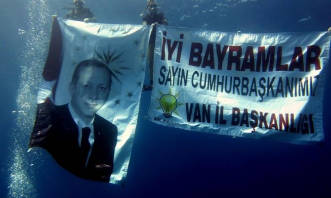 Erdoğan’ın bayramını denizin altında kutladılar
