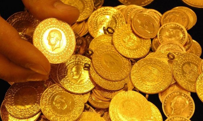 50 çeyrek altını Mehmetçik Vakfına bağışladı