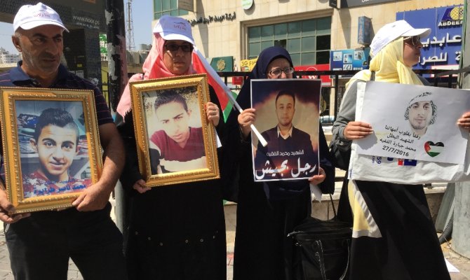 Filistinli şehitlerin aileleri cenazelerini istiyor