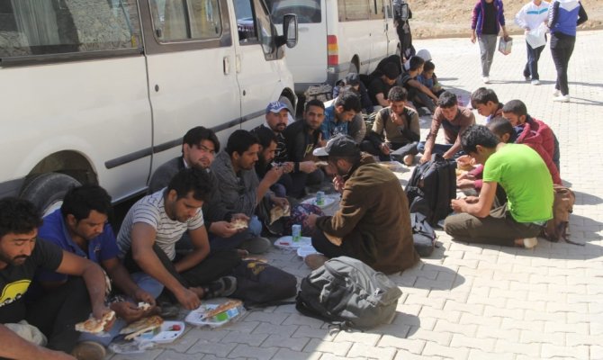 75 kaçak göçmen yakalandı