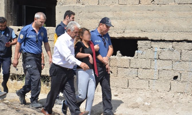 Kahramanmaraş'ta 5. kattan atlayan kadını itfaiye amiri kurtardı