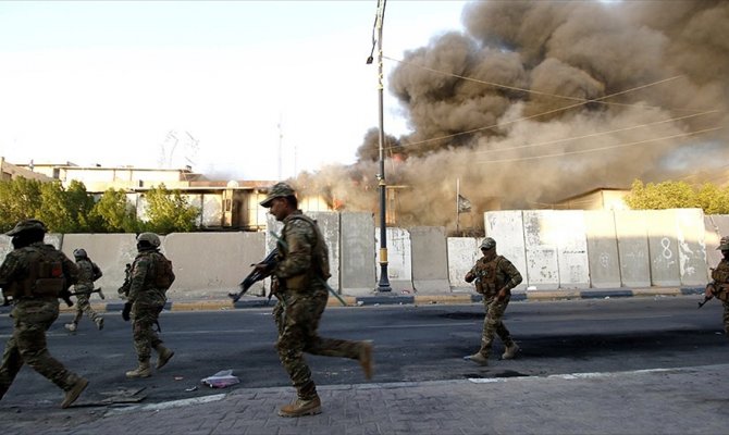 Basra'da devlet televizyonu ve Şii parti binaları ateşe verildi