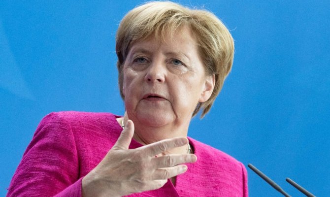Angela Merkel’e anket şoku