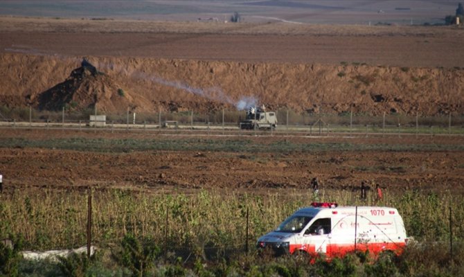 İsrail askerleri Gazze sınırında Filistinli bir genci şehit etti
