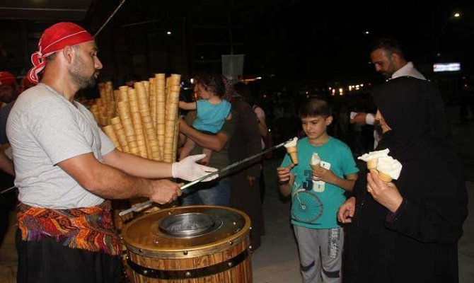 Elazığ'da 2 Ton ''Maraş Dondurması'' dağıtıldı