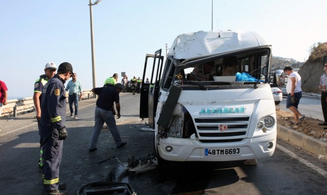 Bodrum’da yolcu minibüsü devrildi: 16 yaralı