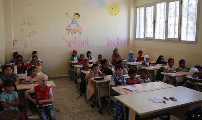 Suriye'de TDV'nin desteklediği okulda ders başı yapıldı