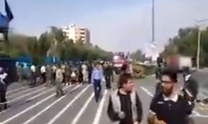 İran’da askeri geçit töreninde silahlı saldırı
