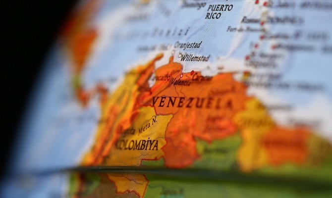 Eski Kolombiya Devlet Başkanı Uribe'den Venezuela'da "darbe" çağrısı
