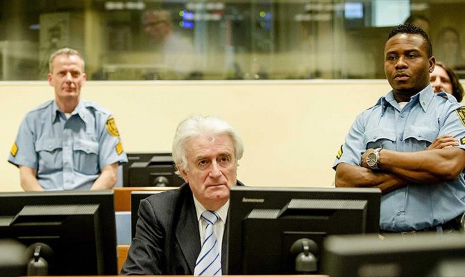 'Bosna Kasabı' Karadzic hakim değişikliği istedi