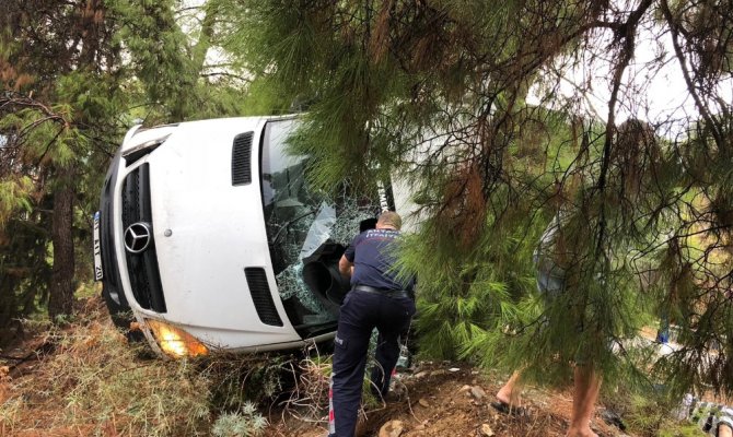 Kemer’de minibüs devrildi: 3 turist öldü