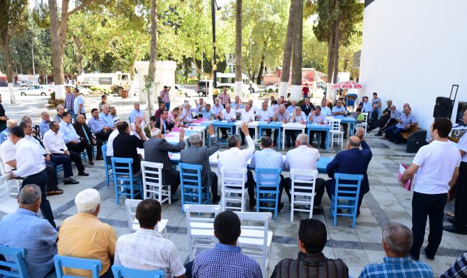 Türkoğlu Belediyesi Meclis Toplantısını Millet Meydanında Yaptı
