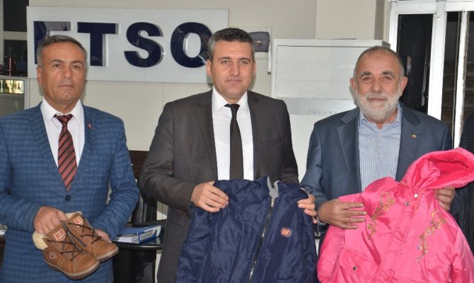 Elbistan'da bin 200 öğrenciye kışlık kıyafet yardımı yapıldı