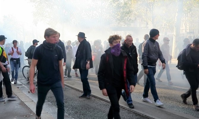 Fransa’da hükümet protesto edildi