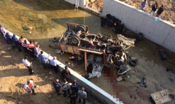İzmir’de katliam gibi kaza: 19 ölü