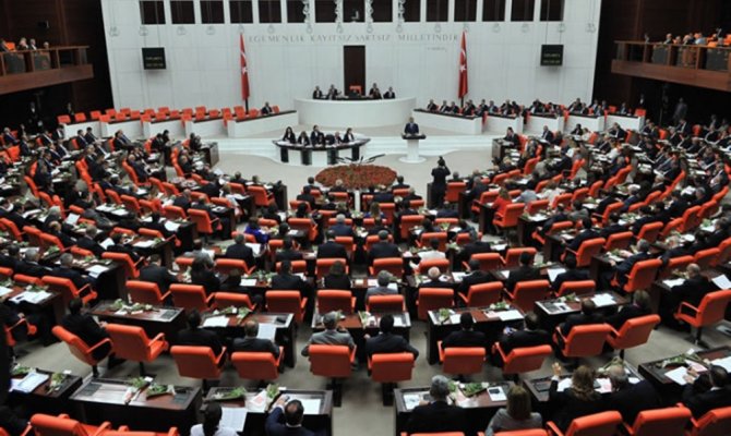 Trafik cezalarının artırılmasını öngören teklif kabul edildi