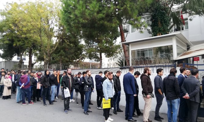 Askerlik şubesi önünde ’bedelli’ kuyruğu