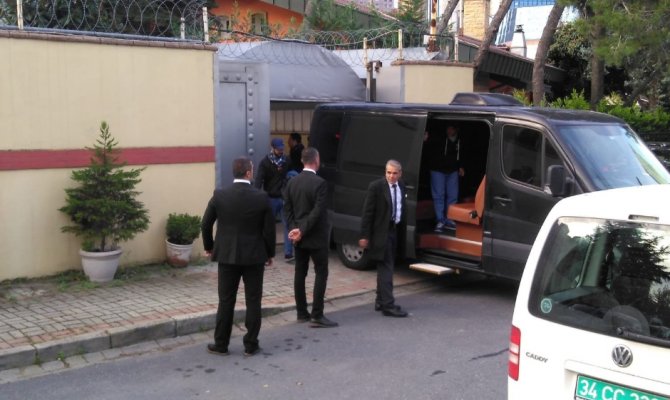 Başkonsolosluk önünde hareketli anlar yaşandı