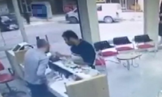 Müşteri gibi geldi, sadaka kutusunu çalıp gitti