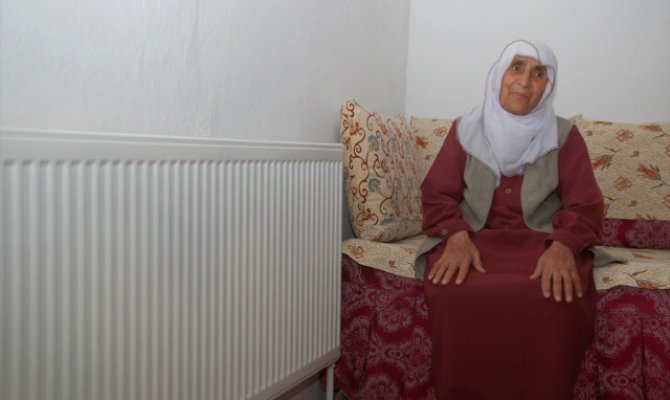 78 yaşındaki Fatma teyzenin doğalgaz sevinci görülmeye değer