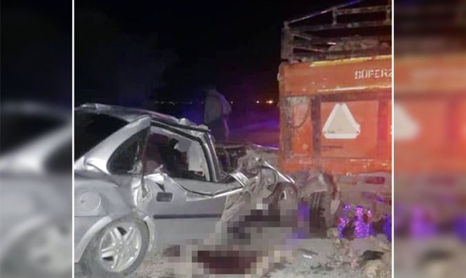 Karaman'da Otomobil römorka çarptı: 2 ölü, 2 yaralı