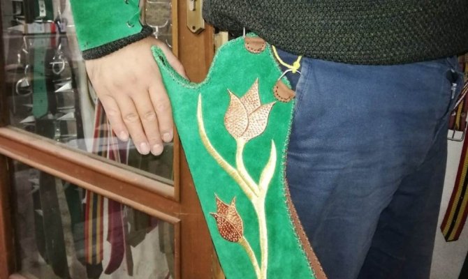 Ok kılıfını Maraş işi sim sırma ile yaptı