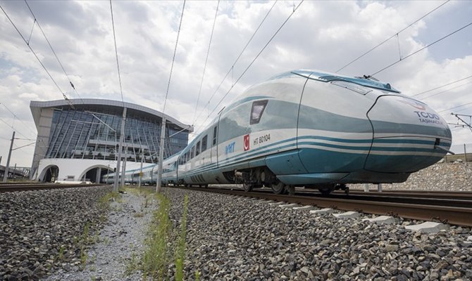 Öğretmenlere hem tren bileti hem de kargo indirimi