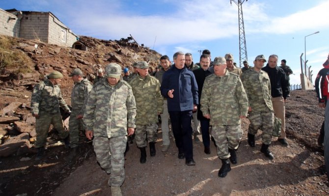 Bakan Akar patlama bölgesinde