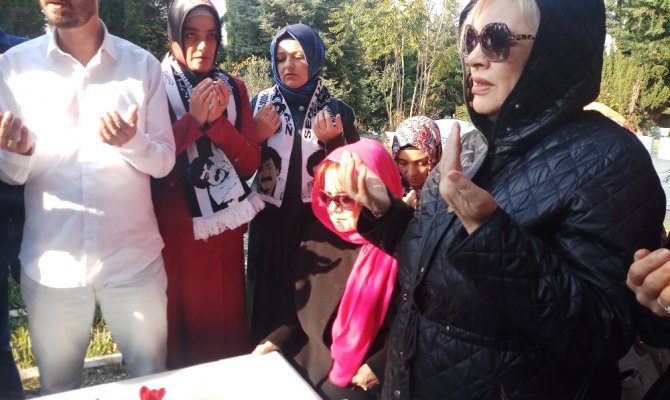 Müslüm Gürses mezarı başında dualarla anıldı